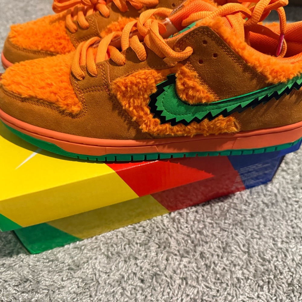 Nike SB Dunk Low Pro QS in Bright Ceramic and Green Spark - Picture 2 of 6